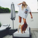 Perrie Edwards Instagram - Take a moment from this crazy life to breath and feel thankful. • Feel thankful that although things get hard sometimes, we are still here! • Today on World Mental Health day let’s look out for ourselves and each other. Be kind, be understanding and support each other. Everyone will have struggles in this lifetime. If you are struggling today please know and believe it can and will get better. You are not on your own! #mentalhealthday