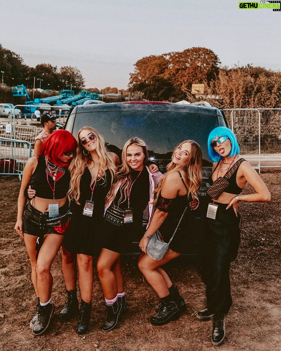 Perrie Edwards Instagram - Leeds fest 2019‼️
