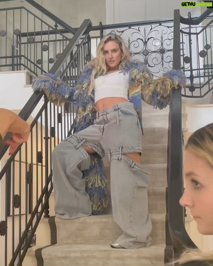 Perrie Edwards Instagram - It’s giving fashion 🧶
