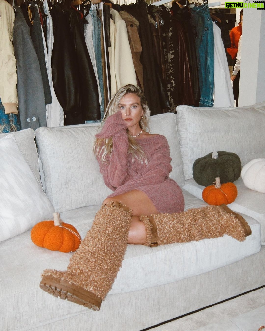 Perrie Edwards Instagram - Bye bye Halloween 🎃
