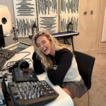 Perrie Edwards Instagram - Cooking 🧑‍🍳 🎵