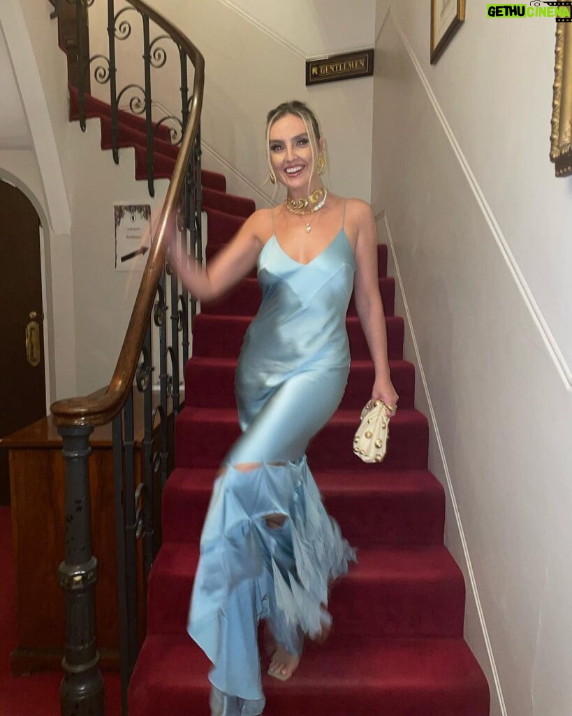 Perrie Edwards Instagram - Mr. & Mr. Jones, that wedding was the dreamiest! It was such an honour to sing with the amazingly talented @myleeneklass for you. What a day. I LOVE love! 🫶🏻 @simonjonespr @incrediblyrich