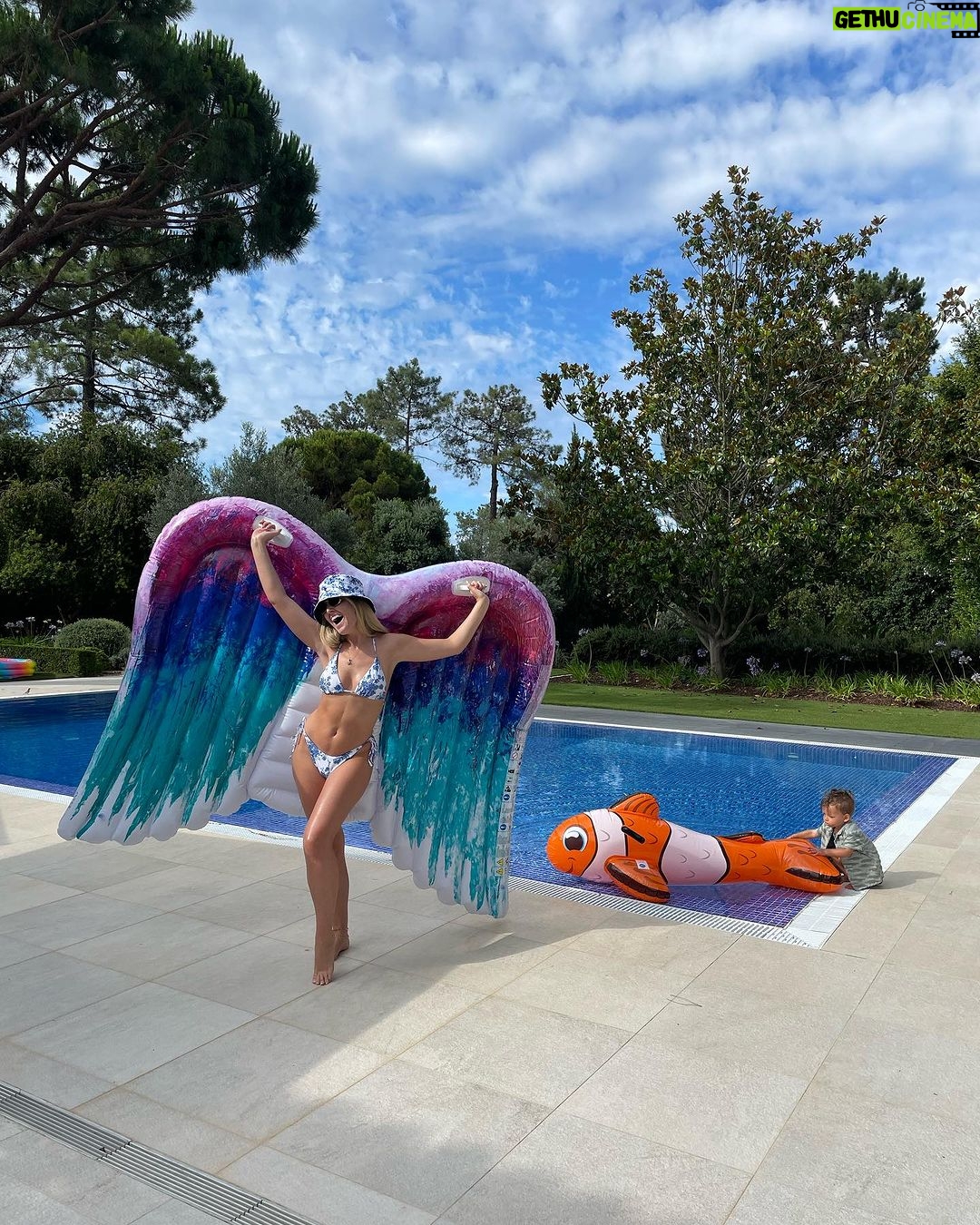 Perrie Edwards Instagram - Instagram vs reality with a toddler 🙄🫣☀️