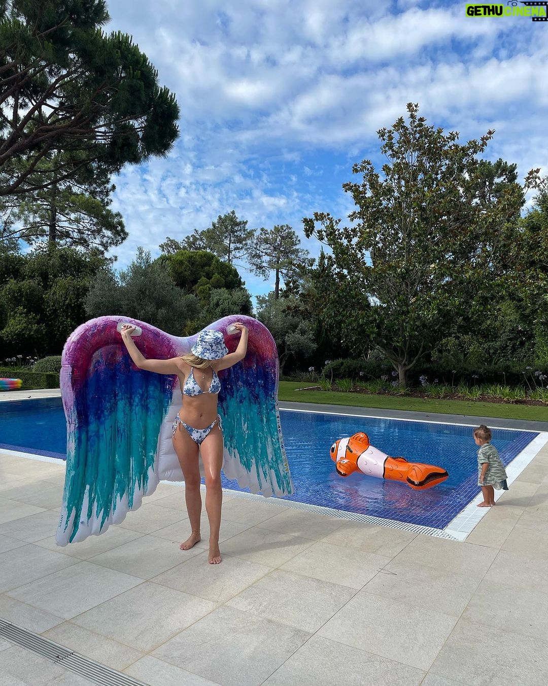 Perrie Edwards Instagram - Instagram vs reality with a toddler 🙄🫣☀️