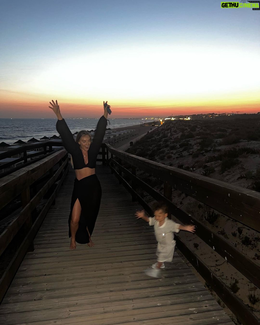 Perrie Edwards Instagram - Instagram vs reality with a toddler 🙄🫣☀️