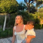 Perrie Edwards Instagram - Sunshine and family ☀️🫶🏻