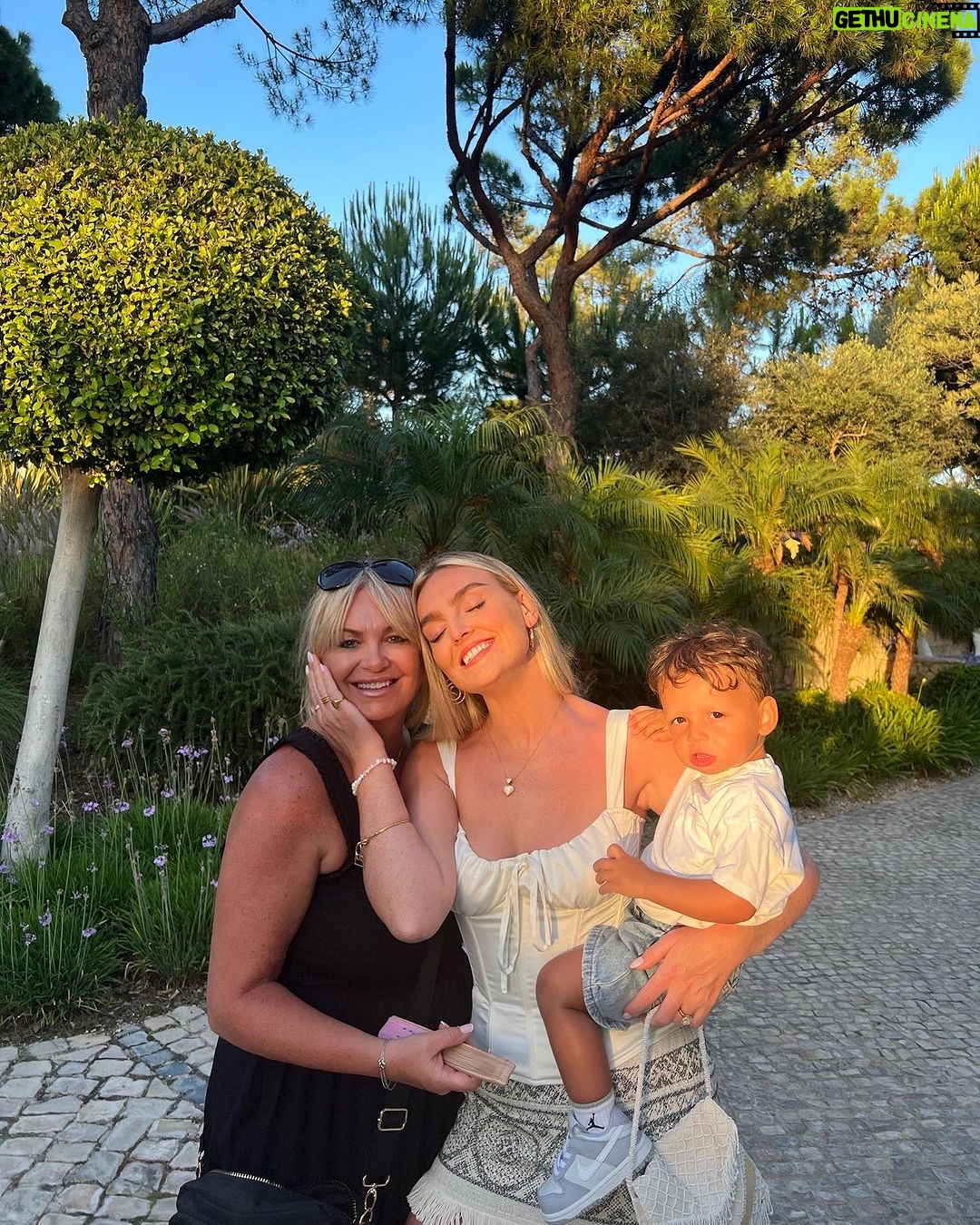 Perrie Edwards Instagram - Sunshine and family ☀️🫶🏻