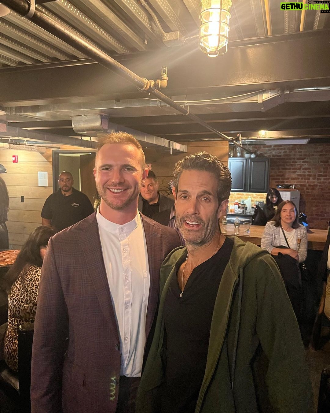 Pete Correale - 2K Likes - I had a blast last night performing at NY Met legend in the making Pete Alonzo’s charity fundraiser, a lot of money was raised during the show and a few blue moons were drank after it. And Alonzo literally couldn’t be any nicer of a guy. Also kudos to the folks at The Paramount- what a top shelf venue.
My only disappointment in the 24hr trip was this morning when I went to the deli to get a bacon egg and cheese on a roll. I didn’t realize until I got back to the hotel and unwrapped it that the deli guy put ketchup on it. Ughh, c’mon man. Ketchup on a bacon, egg and cheese on a roll is vandalism!
#theparamountny #petealonzo #nymets #charity #fundraiser