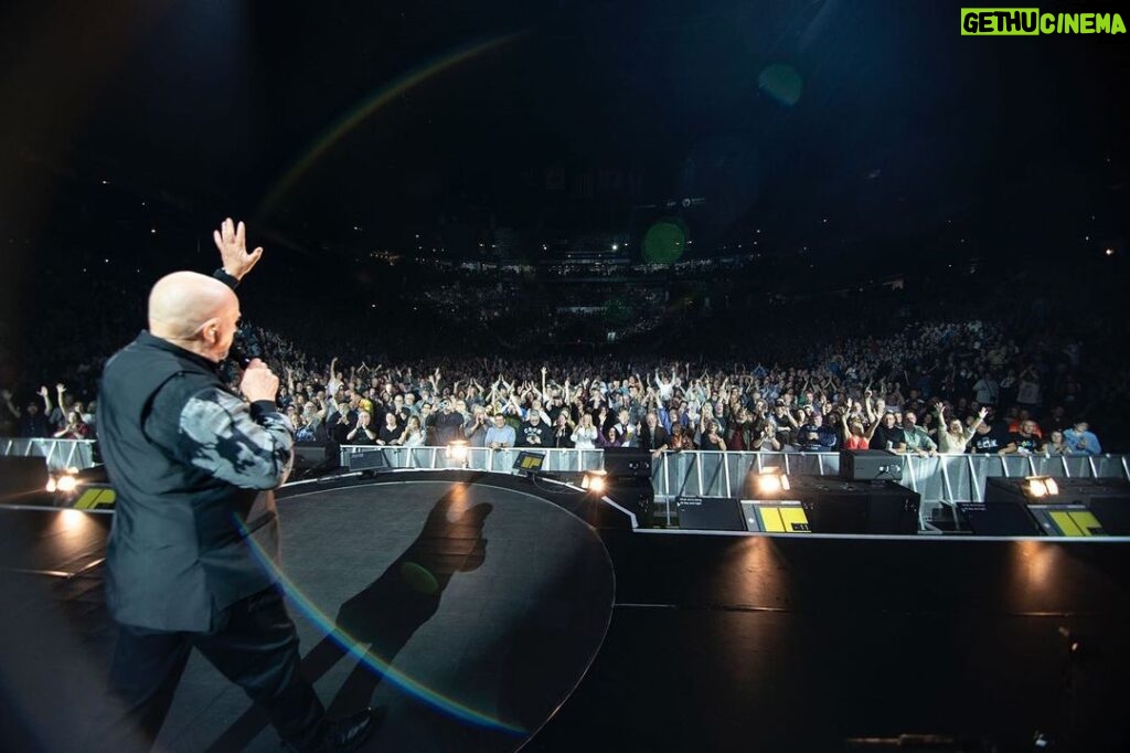 Peter Gabriel Instagram - Some more great moments from the i/o tour, from @tonylevin point of view…