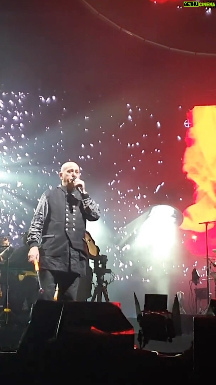 Peter Gabriel - 11.7K Likes - A snippet of Love Can Heal from Arena di Verona, filmed by nakedsoul on @youtube. The i/o tour is underway in North America now, so make sure to tag @itspetergabriel in your posts and we’ll share some videos we like...
#PeterGabrielLive