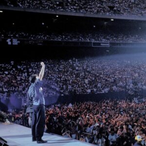 Peter Gabriel Instagram - Before Peter embarked on his Back to Front tour of the USA in 2012 he spoke to @rollingstone about the success of the So album... "There was less sort of esoteric songwriting. I think they were simpler songs in some ways, but I think we caught a wave. They were done with passion and we had a really good team working on them. Then, of course, we had things like the “Sledgehammer” video, which helped enormously. It got us a wider audience. Also, the one concession I agreed to was to place an actual photo of myself on the cover rather than the usual obscured stuff I had been doing." - PG

📷 Armando Gallo