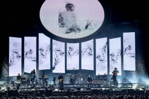 Peter Gabriel Instagram - Each song on i/o has it's own piece of art associated with it and for the tour the idea was always to incorporate as much of that work as possible.

Photos: @yorktillyer