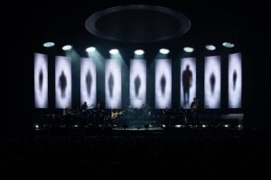 Peter Gabriel Instagram - Each song on i/o has it's own piece of art associated with it and for the tour the idea was always to incorporate as much of that work as possible.

Photos: @yorktillyer