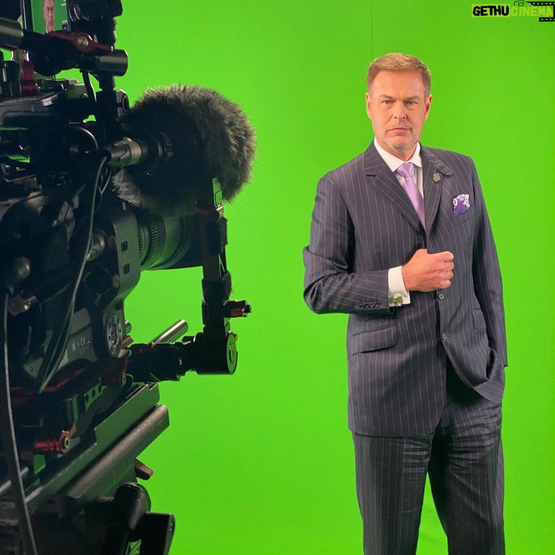 Peter Jones - 3.7K Likes - Who’s going to watch Dragons’ Den tonight on @bbcone at 8pm? Here’s a little behind the scenes for you. It’s going to be a great series. #dragonsden @bbciplayer