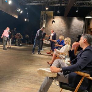 Peter Jones Instagram - Who’s going to watch Dragons’ Den tonight on @bbcone at 8pm? Here’s a little behind the scenes for you. It’s going to be a great series. #dragonsden @bbciplayer