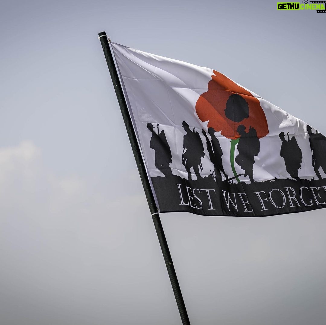Peter Jones Instagram - Remembering all those who sacrificed their lives to save ours. Lest we forget #remember #remembrancesunday