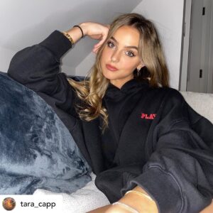 Peter Jones Instagram - So hugely proud of @taliajones_ on your amazing A level results, @tara_capp and I have no words that can describe how proud of you we are. The world is waiting for you to make your dreams reality. We love you so so much. Congratulations. xxx #proud #makeyourdreamsreality #congrats
