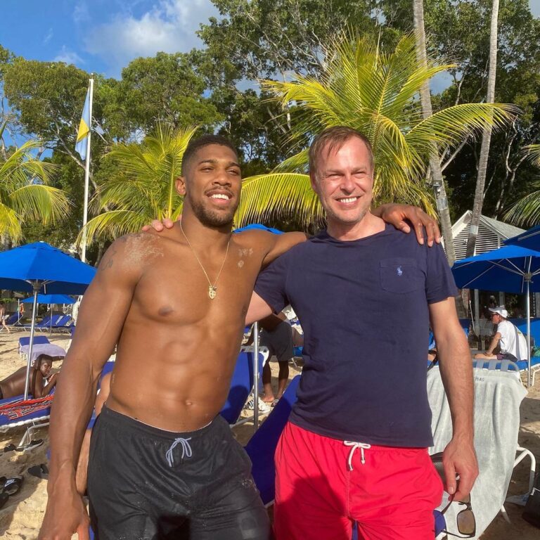 Peter Jones Instagram - Great to see the Champ @anthonyjoshua in Barbados. #inspiration