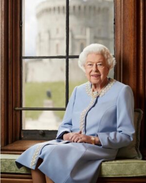 Peter Jones Instagram - Today is a very special day celebrating the Queens Platinum Jubilee. 70 years of unwavering dedication to our country. I’ve been lucky to have met the Queen on a few occasions and you can only be inspired by her presence. 🇬🇧