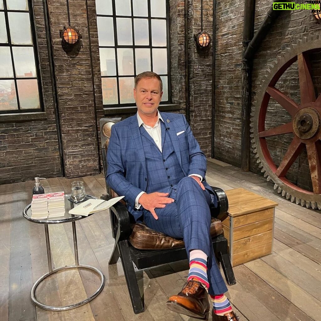 Peter Jones Instagram - Who’s ready for Dragons’ Den tonight? Here I am ready and waiting for the first pitch of the day. There’s also a morning hello from the Dragons and a picture of our makeup artist Sue who was given a life size version of me to take home after last years filming. I wonder where I am now? Tune in tonight on BBCOne at 8pm. @bbciplayer #dragonsden