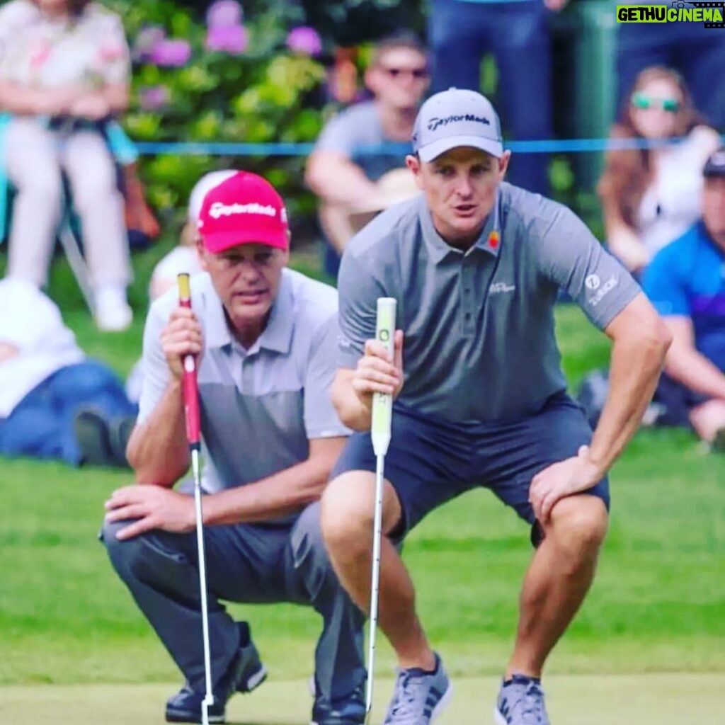 Peter Jones Instagram - Such a incredible start @themasters for @justinprose99, 7 under Par. It’s a good job I wasn’t on the bag showing him the lines. Those greens look so tough. #themasters @themasters 🌹🔥