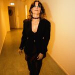 Petra Marklund Instagram – Jag ville fira med att skriva ny musik. Tänkte att jag skulle passa på å göra disco, just för att det var så länge sen men har varit en så stor det av mitt liv! Men så blev d inte bra.. Sen! Frågade QX om jag ville uppträda på Gaygalan. Jag gjorde ett nummer med hela musikpaletten från min första hit och fram (Lalala Never give it up! Om nån minns?? 2003😅) Och passade då på att tacka publiken som varit så närvarande under hela min tid som artist! Även i så många andra länder.
Jag har verkligen älskat att spela på pridescener runt i världen. Det jag älskar är att jag kännt att taket taket varit högt, kreativiteten oändlig! Noll shame.
Efter att jag uppträtt fick jag frågan om att göra årets Pridelåt! Då blev det lätt helt plötsligt! Jag hoppade in i studion och låten blev precis som den skulle! Och det finns inget jag hellre vill än att fira mina 20 år i den fria kärlekens tecken!
Och det är alltid samma sak. Det går inte att skapa någonting bara för att skapa nånting. Jag har alltid behövt känna att det finns nånting jag vill säga och som jag brinner för, för att det där drivet ska dra igång. Och så föddes Ocean of Love! ❤️🔥❤️🔥❤️🔥❤️🔥
Nu finns den även akustiskt!
Färgen gav sig själv. Inatt är även denna trudelutt ute!🧜♀️
〰️〰️
I wanted to celebrate by writing new music, thinking I’d venture into disco, just because it’s been so long but has been a significant part of my life! Unfortunately, it didn’t turn out well at first. Then, QX asked if I wanted to perform at the Gaygalan. I did a performance from my first hit until now (Lalala Never give it up! Anyone remember?? 2003) I took the opportunity to thank the audience, present throughout my entire career as an artist.
I’ve truly loved performing on pride stages worldwide. What I love is feeling the limitless creativity with a high ceiling! No shame.
Then I was asked to create this year’s Pride song! It suddenly became easy! I jumped into the studio, and the song turned out just as it should. There’s nothing I’d rather do than celebrate my 20 years in the spirit of free love!
Tonight you can hear it acoustically! 00.00! ❤️🔥❤️🔥❤️🔥❤️🔥❤️🔥 keep on loving!
#oceanoflove #acoustic #friday !