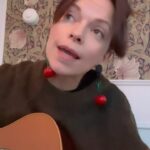 Petra Marklund Instagram - Öjöj minnet! Tack allihopa för så mycket fina svar! Det värmer så mycket att ni lyssnar på min musik ni fattar inte! Vad verkligt det blir när ni skriver till mig! Nu ska det övas här!! Ni påminde mig om denna bla🥰 #Petramarklundtour # 3exklusiva #Stockholm 16/4 #Göteborg 17/4 #Malmö 20/4 #unitedstage Biljetter i bion 🫶🍒