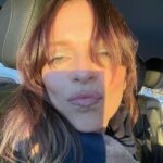 Petra Marklund Instagram - Mina akustiska konserter är igång! Och i April blir det mera! (Info snart) Tack till alla som kom och lyssnade på plats och via radion! Missade ni kan ni lyssna in på Musikplats Stockholm via min bio! Och så hann jag med en fika med lilltjejen. Lyxdag. Tacktacktack! 💋🍝 Foto @junibackensfoto #Musikplatsstockholm #akustiskt