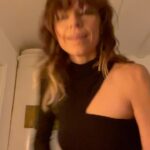 Petra Marklund Instagram - Spana in min klänning jag och @maxjohanstockholm gjorde till min 20 års fest! Det är en gammal polo och strandkjol som blev gala! What u think?? 🤩 Nästa projekt blir en bolero av en vinterjacka! Får se hur den blir nu🪡🔥