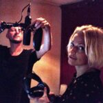 Petra Marklund Instagram - Alltså blicken👀😱😂☁️☁️ Vilka grejer man får va med om i livet! Händerna var en vändning för mig och en del av min kärleksförklaring till att sjunga på svenska. Som jag också älskar skriva på själv på en annan nivå. Jag vet inte hur många meddelanden jag får där ni berättar att ni födde till låten, vågade göra slut, fann styrka när en nära gått ur tiden. Jag kommer aldrig att fatta riktigt hur stort det är. Tack för att ni vill berätta om allt det fina till mig. Det ger mig så mycket mening med det jag gör!❤️❤️❤️ Jag är så tacksam att jag får vara livskompis med denna låt och att varje gång riffet bara sätter ingång så sköter ni hela showen😂🙌 ÄLSKAR. Vad coolt det är med musik. Världens bästa och snabbaste sätt att resa. Tack @joakimbergofficial @daniel_ledinsky och Saska Becker för vårt fina guldsamarbete. Inget hade varit detsamma utan er!!❤️ ( Och mina vänner! På fredag klockan 15 svarar jag sista gången i min telefon-lek! 📞och får ytterligare 1 av er vinna en guldbiljett till min exklusiva spelning nästa vecka. För info, kolla förra inlägget😍) 〰️〰️〰️〰️〰️ I don't know how many messages I receive where you share giving birth to the song, daring to break up, finding strength when someone close passes away. I'll never fully grasp how significant it is. Thank you for sharing all the beautiful stories with me. It gives so much meaning to what I do! ❤️❤️❤️ I'm grateful to be companions with this song and every time the riff kicks in, you guys take over the whole show 😂🙌 LOVE IT. How cool music is. The world's best and fastest way to travel. Thanks @joakimbergofficial @daniel_ledinsky and Saska Becker for our wonderful golden collaboration. Nothing would have been the same without you!! ❤️ (And my friends! On Friday at 3 PM, I'll answer the last time in my phone game! 📞 and one more of you will win a golden ticket to my exclusive performance next week. For info, check the last post 😍) #Händernamothimlen #Acoustic #Friday #EP #AndTheStoryGoes