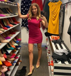 Petra Svoboda Instagram - Tak na jakou barvu byste to dneska videli? #styling #tv #prace #televizninoviny