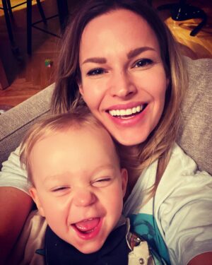 Petra Svoboda Instagram - To dite jeste poradne nemluvi, ale umi me rozesmat 1000 krat denne, znate no? ❤️#mama #laska #syn #spolu
