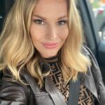 Petra Svoboda Instagram – Hlavne si v te dnesni dobe zachovat usmev😊#usmev #smile Prague, Czech Republic