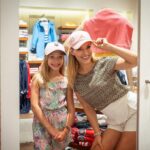 Petra Svoboda Instagram - Jen ruzova to muze byt!!!💃😉Dnes damska jizda jak ma byt, s Rachel jsme si uzily paradni shopping a navic jsme mely jako ambasadorky @metropolezlicin moznost spolecneho foceni...Jsem na tu svoji princeznu moc pysna❤️😊#ambasadorka #spolecnevmetropoli #shopping #ruzova #mamaadcera #damskajizda #ad METROPOLE ZLIČÍN