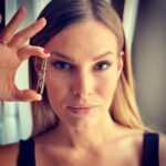 Petra Svoboda Instagram - Verim, ze cloveku se vzdycky vrati vlozene usili, at uz jde o cokoli. A u pleti to plati dvojnasob. Pokud potrebuji rychle vyhladit a vyzivit pokozku nebo mit hydratacni zaklad pro zarivy make-up, skvele mi funguji ampule Liftactiv od Vichy. Staci rozlomit, nanest na oblicej ½ ráno a ½ večer. Ucinek je okamzity na vypnutí pleti a při dlouhodobem pouzivani má vliv na eliminaci vrásek. @vichyczsk #LiftActiv #spoluprace Prague, Czech Republic