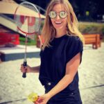 Petra Svoboda Instagram - Let’s play!!!🏸#badminton #sport #moveyourbody #sand #summer #friends Spindleruv Mlyn