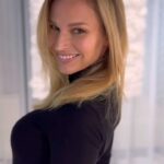 Petra Svoboda Instagram - Nikdo nejsme dokonalí a občas je fajn si trochu “pomoci”, hlavně, když výsledek vypadá přirozeně💇‍♀️😉 Děkuji za dlouholetou péči o vlasy! @hairdreamscz @yesvisage.cz