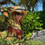 Petra Svoboda Instagram - Nekdy, kdyz se citite dobre, se proste podari splynout s prostredim snadno a prirozene, proste jako chameleon. ❤️🌴Vedeli jste, ze ten meni barvu kuze ne podle prostredi, ale podle svych emoci? Tak za me je to dneska srdcova zelena😉 #fusion #holiday #green #palms #chameleon