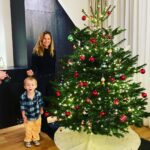 Petra Svoboda Instagram - Krasne a klidne Vanoce Vam vsem a velky dik za vsechna prani. Neztracejte usmev!😊 #vanoce #2022 Prague, Czech Republic