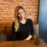 Petra Svoboda Instagram - Dneska jsem si pripomnela jak krasna je ta nase stovezata Praha… I temer po dvaceti letech, co tu ziju a prochodila jsem ji krizem krazem, je porad co objevovat. Ale to se musite kouknout do stories, tady uz jsem po tech 10ti kilometrech rada, ze sedim na kaficku😂😉🍁#prague #tour #sightseeing La Bottega di Finestra