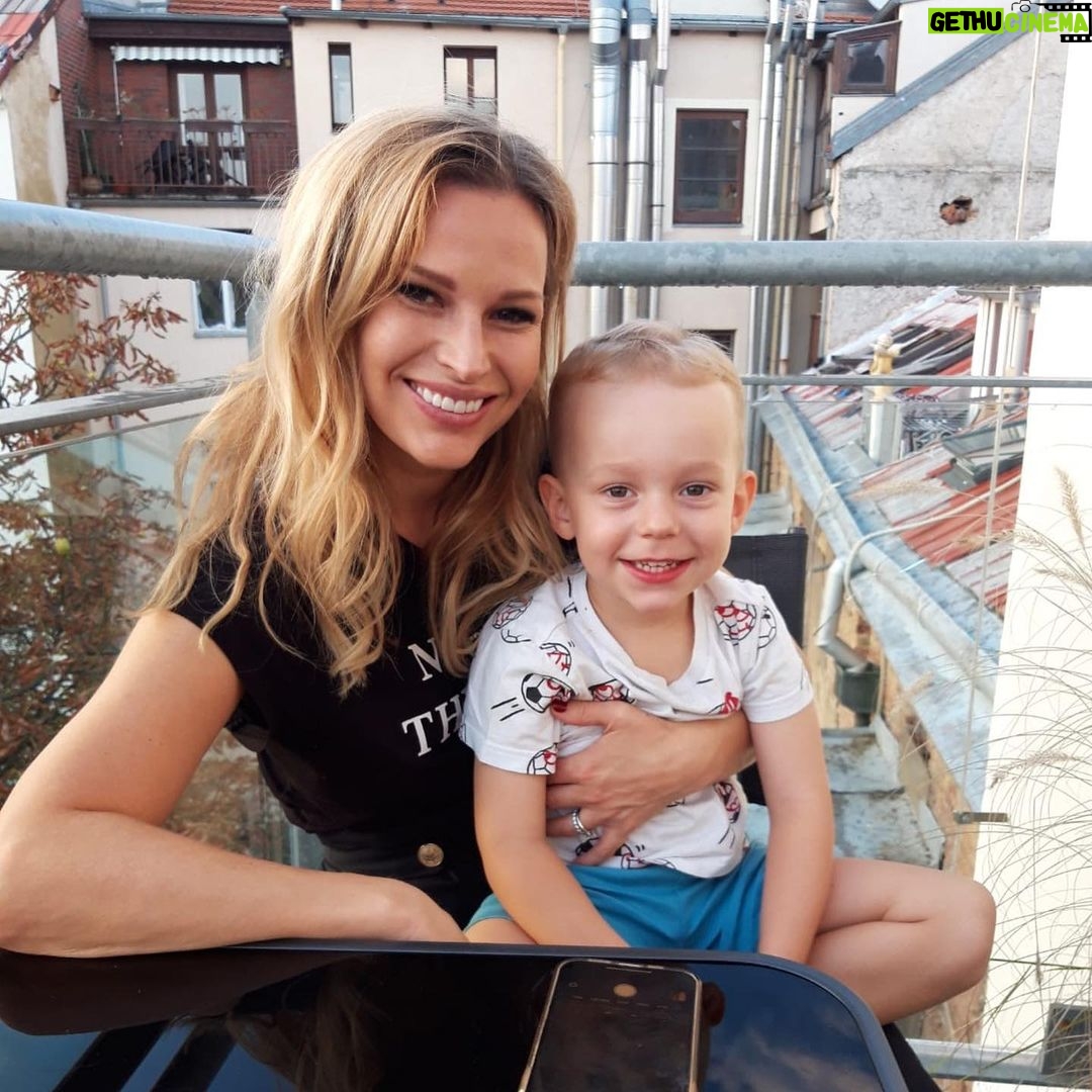 Petra Svoboda Instagram - Doufam, ze jste vsichni uspesne zahajili skolni a skolkovy rok! Ten muj cerstvy skolkacek se drzi statecne❤️💪 #love #son #babyboy #brave #eddie Prague, Czech Republic