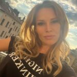 Petra Svoboda Instagram - Mit hlavu v oblacich…to je obcas fajn😇⛅️ #sunset #prague #headintheclouds Prague, Czech Republic