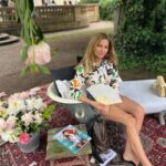 Petra Svoboda Instagram - Krasne odpoledne a vecer z inspirativniho #cosmoflowerday @cosmopolitan_cz Prague, Czech Republic