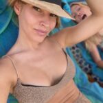 Petra Svoboda Instagram - Posledni mesic a pul se mi nechtelo vubec nic postovat asi jako mnohym z Vas. Stihly jsme ale s Rachel obe oslavit narozeniny, ja 39, ona 11, rodinnou dovcu a ted se chystame na Edikuv svatek.❤️A tak jedine, co me napada a co bych chtela sdilet je, ze jsem moc vdecna za to, ze jsou moje deti a rodina v bezpeci a muzeme takove chvile travit vsichni spolu a dodatecne moc dekuji vsem za prani k narozeninam. Mejte se vsichni co nejlepe!❤️🙏#love #family #holiday #children #happybirthday