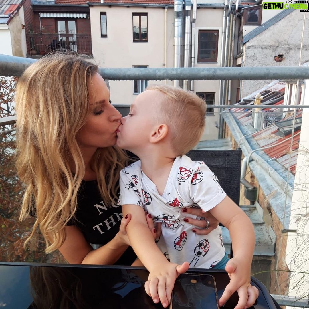 Petra Svoboda Instagram - Doufam, ze jste vsichni uspesne zahajili skolni a skolkovy rok! Ten muj cerstvy skolkacek se drzi statecne❤️💪 #love #son #babyboy #brave #eddie Prague, Czech Republic