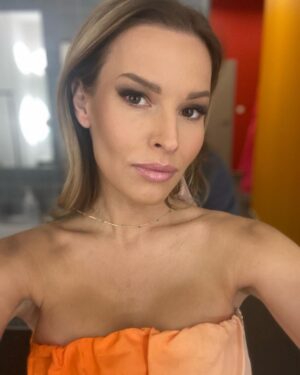 Petra Svoboda Instagram - Mejte hooodne vysmaty tyden!!!😁😁😁 #smile #new #week #necosechysta @onadnescz @veronika_bohomakeup @lenkapavlu