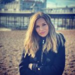 Petra Svoboda Instagram – Posledni rijnove slunce a navic na plazi, to je fajn i kdyz je clovek navleceny v kabate☀️Mejte hezkou nedeli a posunte si cas!😂 #sunday #beach #brighton #pier #uk Brighton Pier