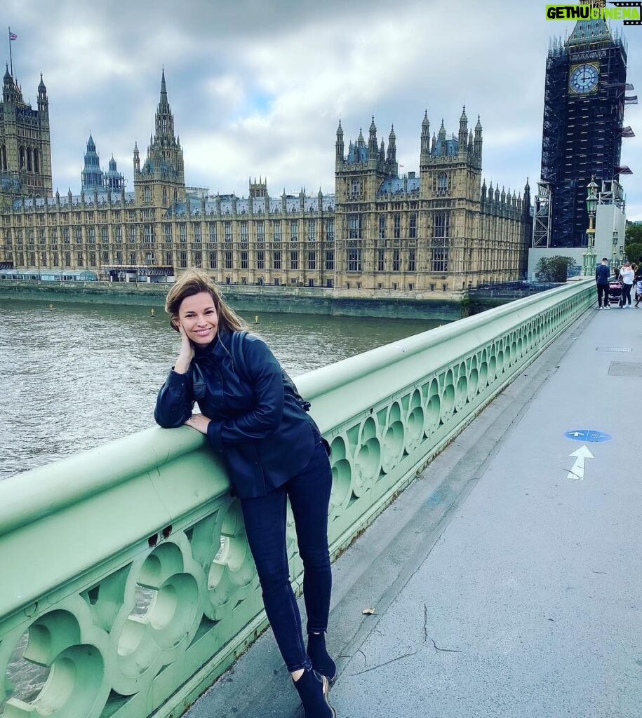 Petra Svoboda Instagram - Je to fajn jit spravnym smerem! Pozdrav z Londyna👋⬆️⬆️ House Of Parliament, Westminster, London