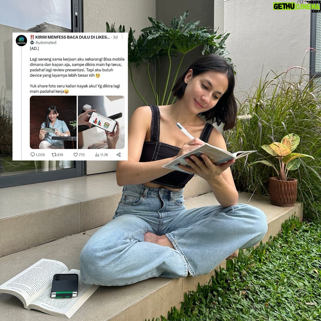Pevita Pearce Instagram - Feelin inspired pas ngeliat foto-foto orang lagi kerja tapi kaya lagi main, keliatan banget dari mata mereka bahwa mereka suka dan passionate sama apa yang mereka kerjain. Menurut kamu, orang yang kerja dengan passion itu, mereka lagi kerja apa lagi main sihhh? π Aku jadi inget dalam proses aku mencari ide dan berkarya, inspirasi kadang datang dari mana pun dan kapan pun. Karena itu aku seringkali bawa jurnal kemana-mana, biar bisa langsung dicatet supaya gak lupa. Tapi jaman sekarang journaling mungkin akan lebih enak kalo digital kali ya, menurut kalian gimana? #ExpandWorkPlay