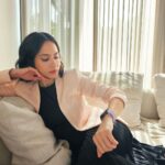 Pevita Pearce Instagram - Kadang kalau schedule aku lagi hectic, makan ngga teratur, dan kurang tidur aku suka ngerasa cepet drop. Jadi penting buat aku untuk monitor tekanan darah aku sehari-hari. Untung aja ada Samsung Galaxy Watch5 yang selalu jadi andalan untuk cek tekanan darah kapanpun. Keep an eye on your health and let’s celebrate #WorldHypertensionDay with Samsung #GalaxyWatch5, yuk ceritain versi kalian seputar hipertensi ke @samsungindonesia dan gimana Samsung Galaxy Watch5 bisa ngebantu kalian!